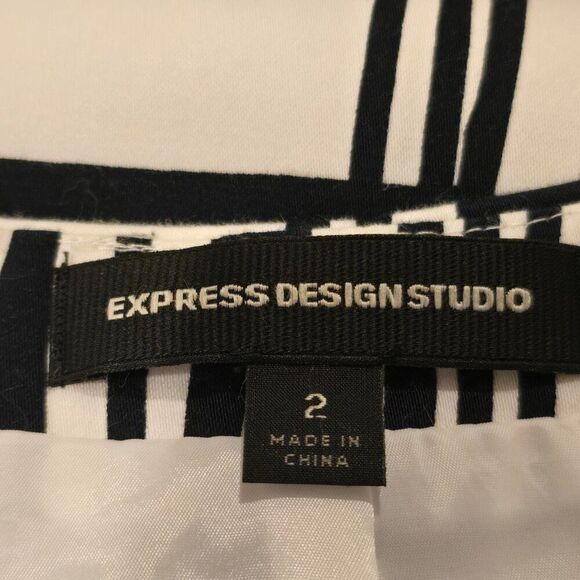 Express Design Studio Lined Skirt Black And White Geometric Print Women Size 2 - Picture 8 of 10